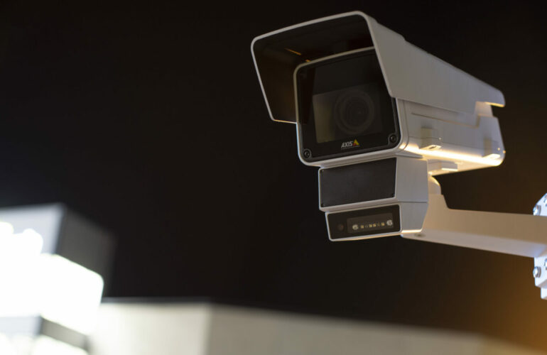 AXIS Q1656-DLE bezpečnostní kamera kombinující video s radarem